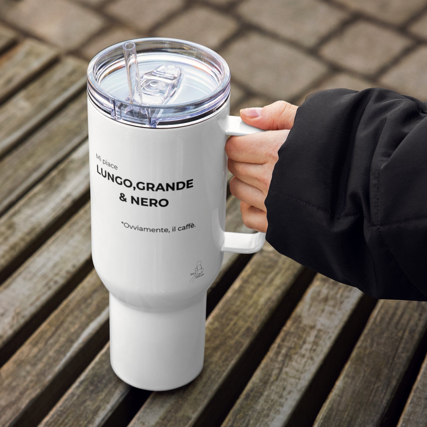 Tazza da viaggio con manico "Mi piace lungo grande & nero. Ovviamente il caffè"